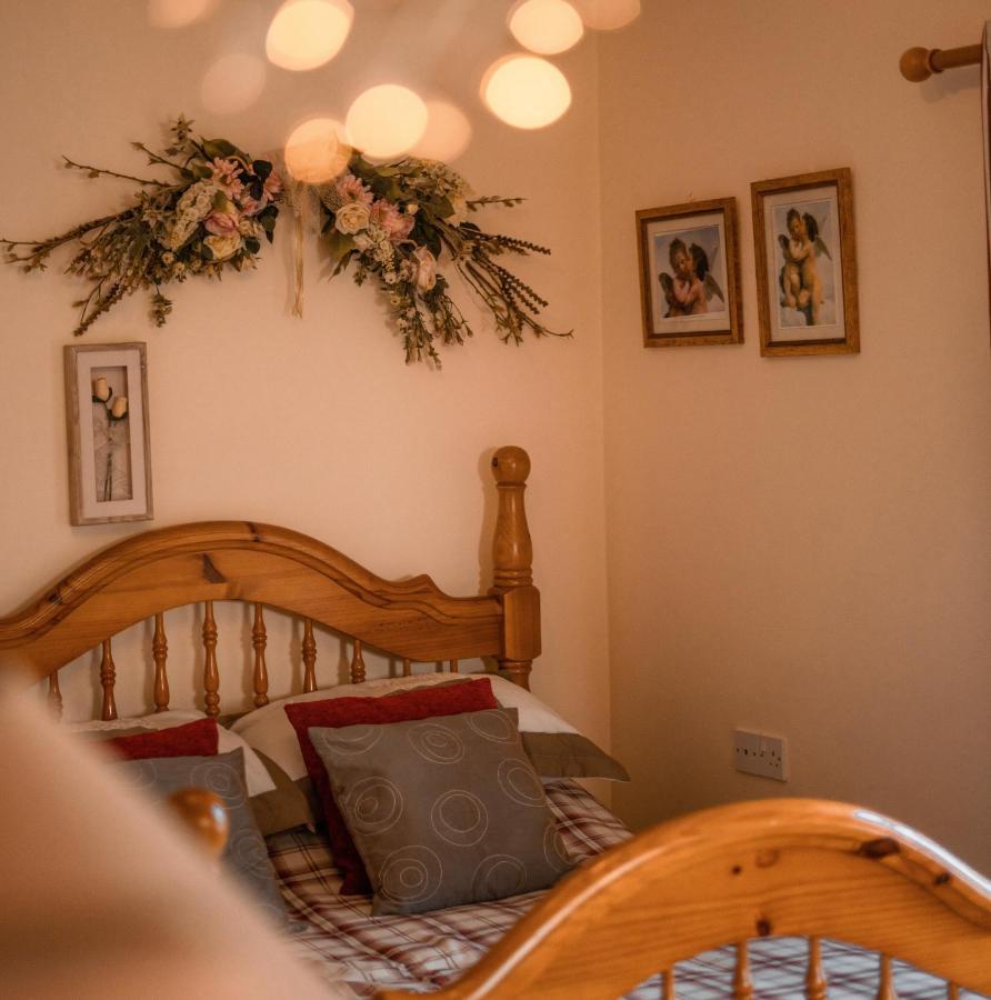 The Village Inn Bohola Экстерьер фото